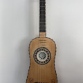 Barockgitarre - 2026 vollständig in Handarbeit vom Geigen- und Lautenbauer Régis Floury  gefertigt.