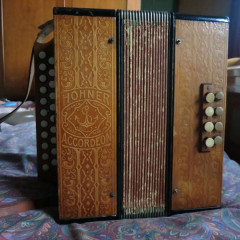 Hohner C/F melodeon, pressed wood,